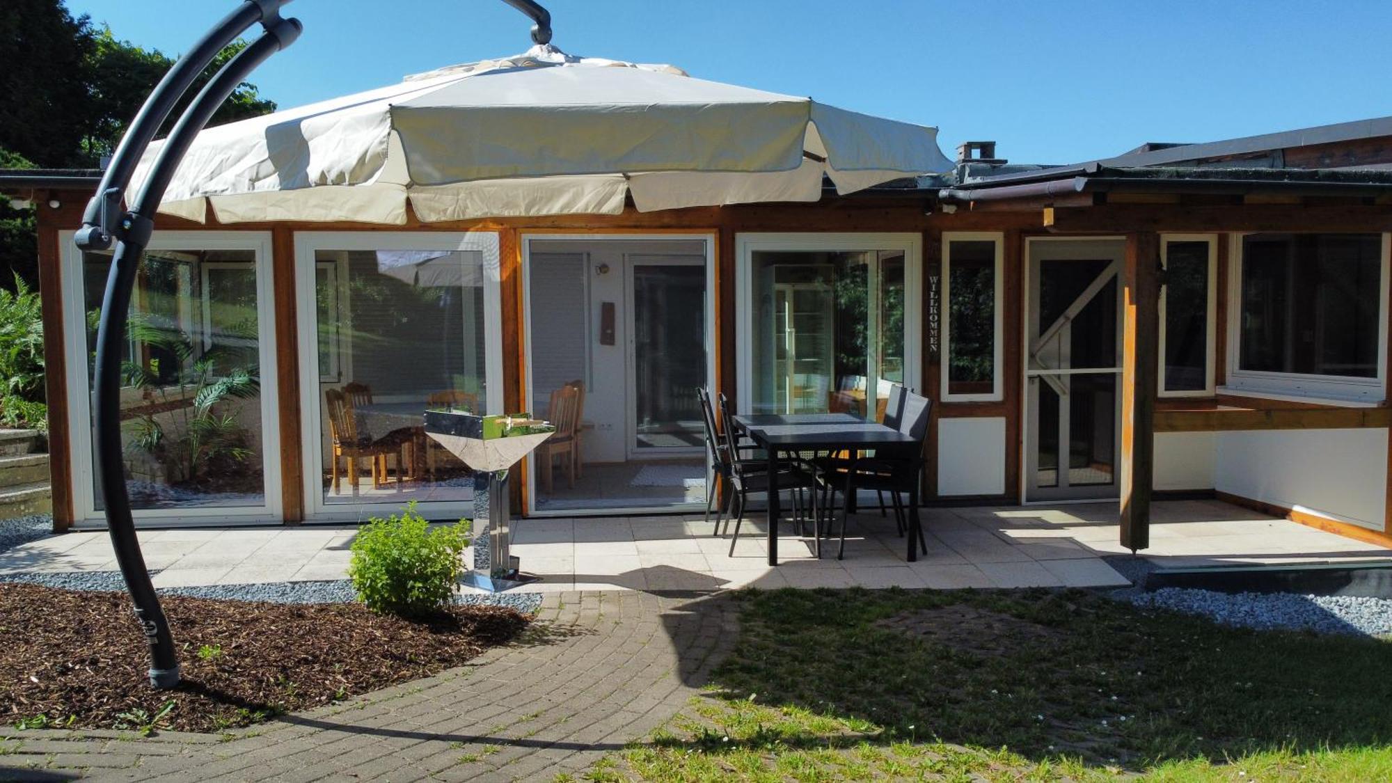 Ferienhaus Berghausen Am Hennesee Meschede Exterior foto